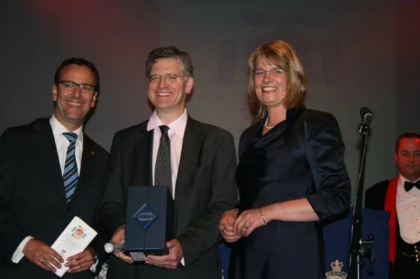 Thronjubiläum - Die Whiskybotschaft ehrt mit Diamond Jubilee Whisky die Deutsch-Britischen Verbundenheit Bild: Thronjubiläum - Die Whiskybotschaft ehrt mit Diamond Jubilee Whisky die Deutsch-Britischen Verbundenheit