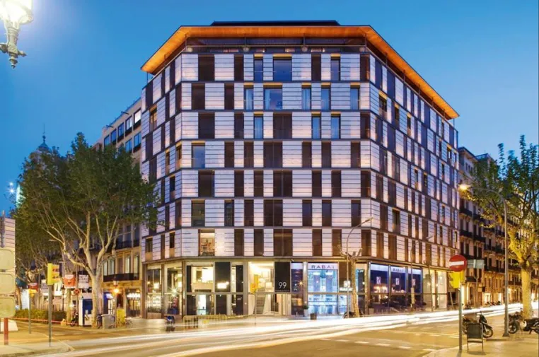 Bild: Marmor/Glas Composite: Innovative Lösung für ausdrucksstarke Fassadenarchitektur