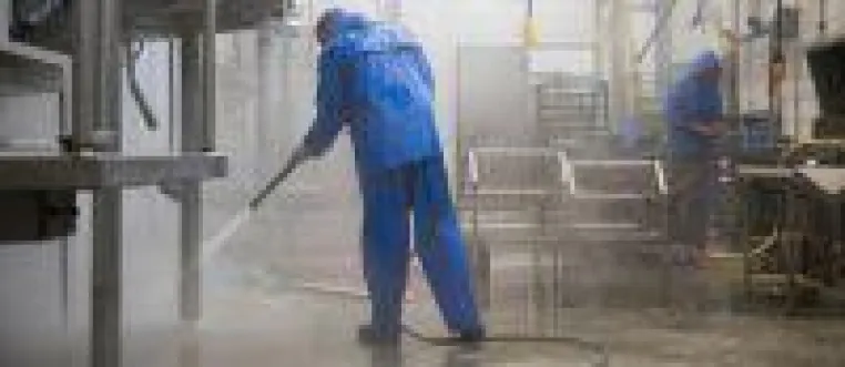 Bild: Hochwertige Regenkleidung für Profis | Flammschutz, Antistatik und Chemikalienschutz