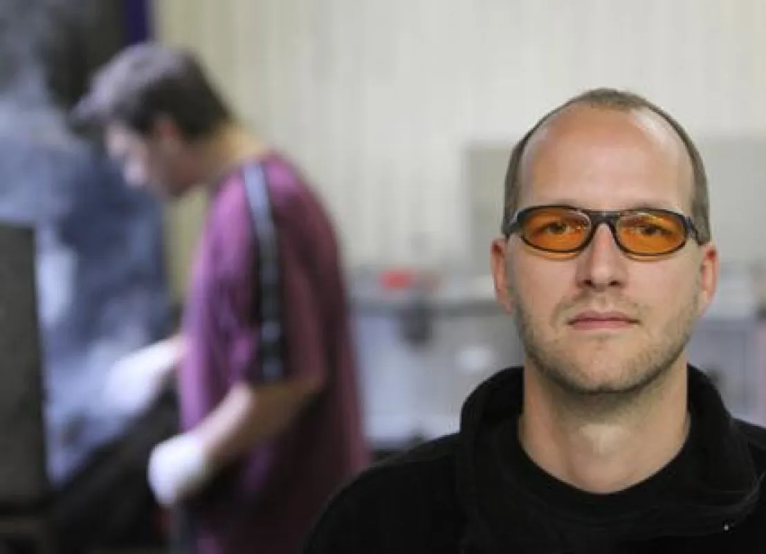 Bildunterschrift: Ringbewahrer - Ingo Wegner, Geschäftsführer der Geld für Müll GmbH, findet nicht nur verbrauchte Druckerpatronen und Tonerkartuschen in seiner Post (Bild: Christian Barth – Abdruck h