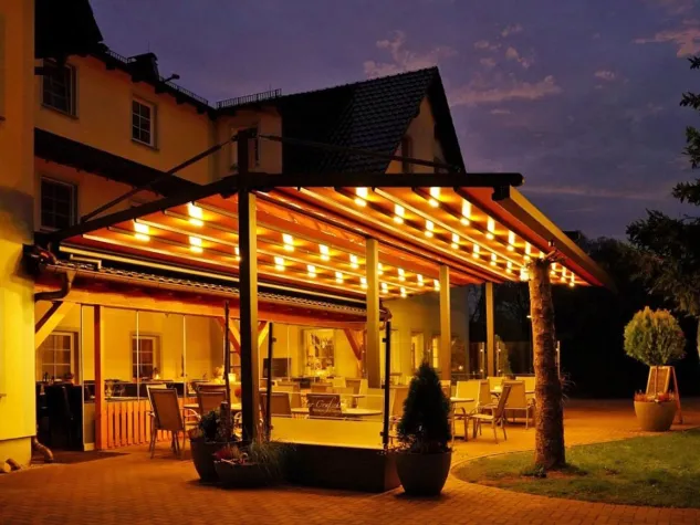 Bild: Terrassenüberdachung erweitert die Außengastronomie um mehr als 100 Prozent