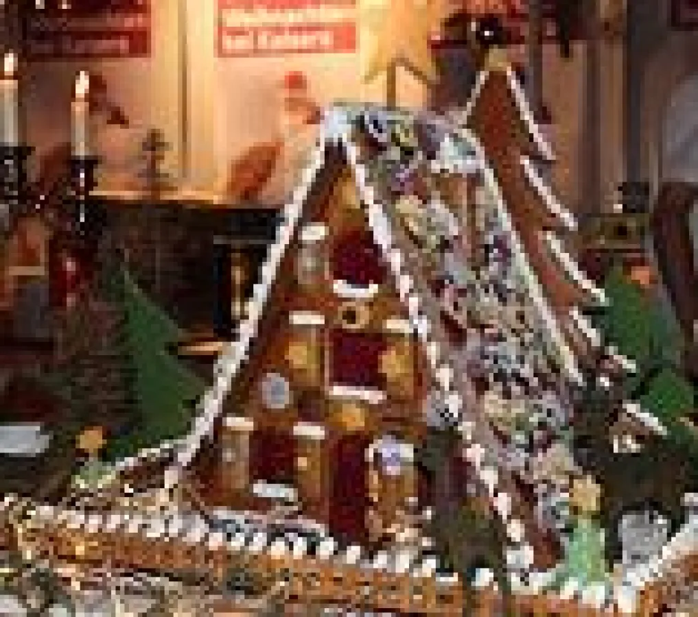 Kaisers Gute Backstube versteigert ein Lebkuchenhaus am 7.11. auf der plaza culinaria in Freiburg