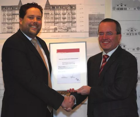 Bild: Eck & Oberg erhält als erster Partner Auszeichnung der Investitionsbank Schleswig-Holstein