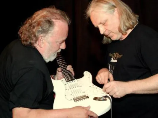 Bild: Gitarrenwerkstatt PAGEL in Berlin-Pankow bietet günstigen Saisoncheck an