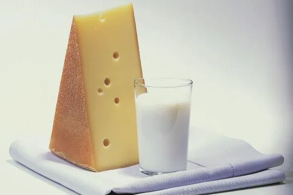 Der Expertentipp im November – Wie wird aus weißer Milch gelber Käse? Bild: Der Expertentipp im November – Wie wird aus weißer Milch gelber Käse?