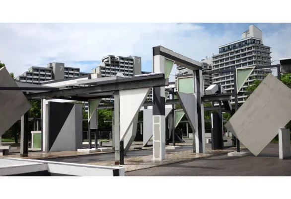 Bild: Eröffnung der Installation von Clemens Behr auf dem Areal des ehemaligen Busbahnhofs Olympiazentrum