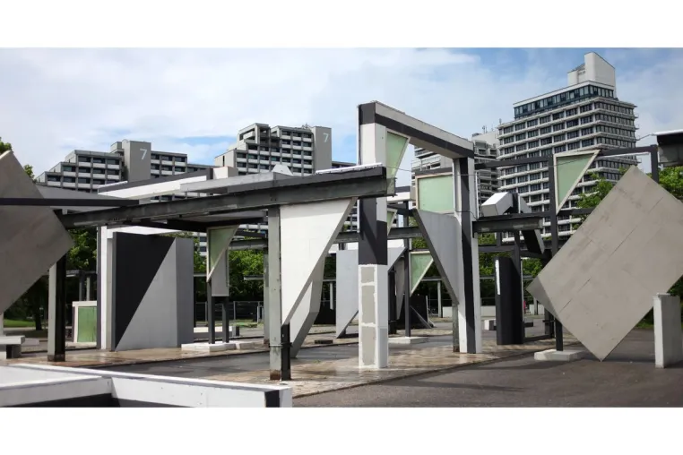 Bild: Eröffnung der Installation von Clemens Behr auf dem Areal des ehemaligen Busbahnhofs Olympiazentrum