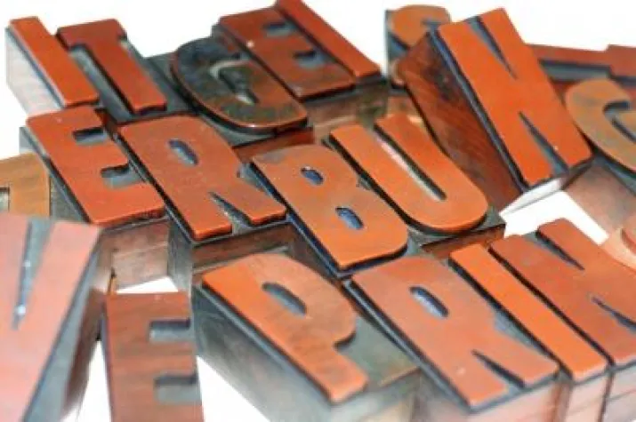 Bild: Einen Verlag für das eigene Manuskript finden