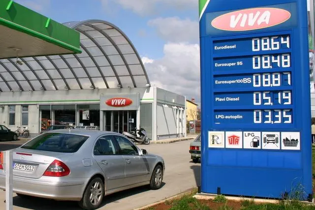 Günstige Treibstoffpreise auf der Fahrt in den Süden - Diesel in Kroatien sehr billig Bild: Günstige Treibstoffpreise auf der Fahrt in den Süden - Diesel in Kroatien sehr billig