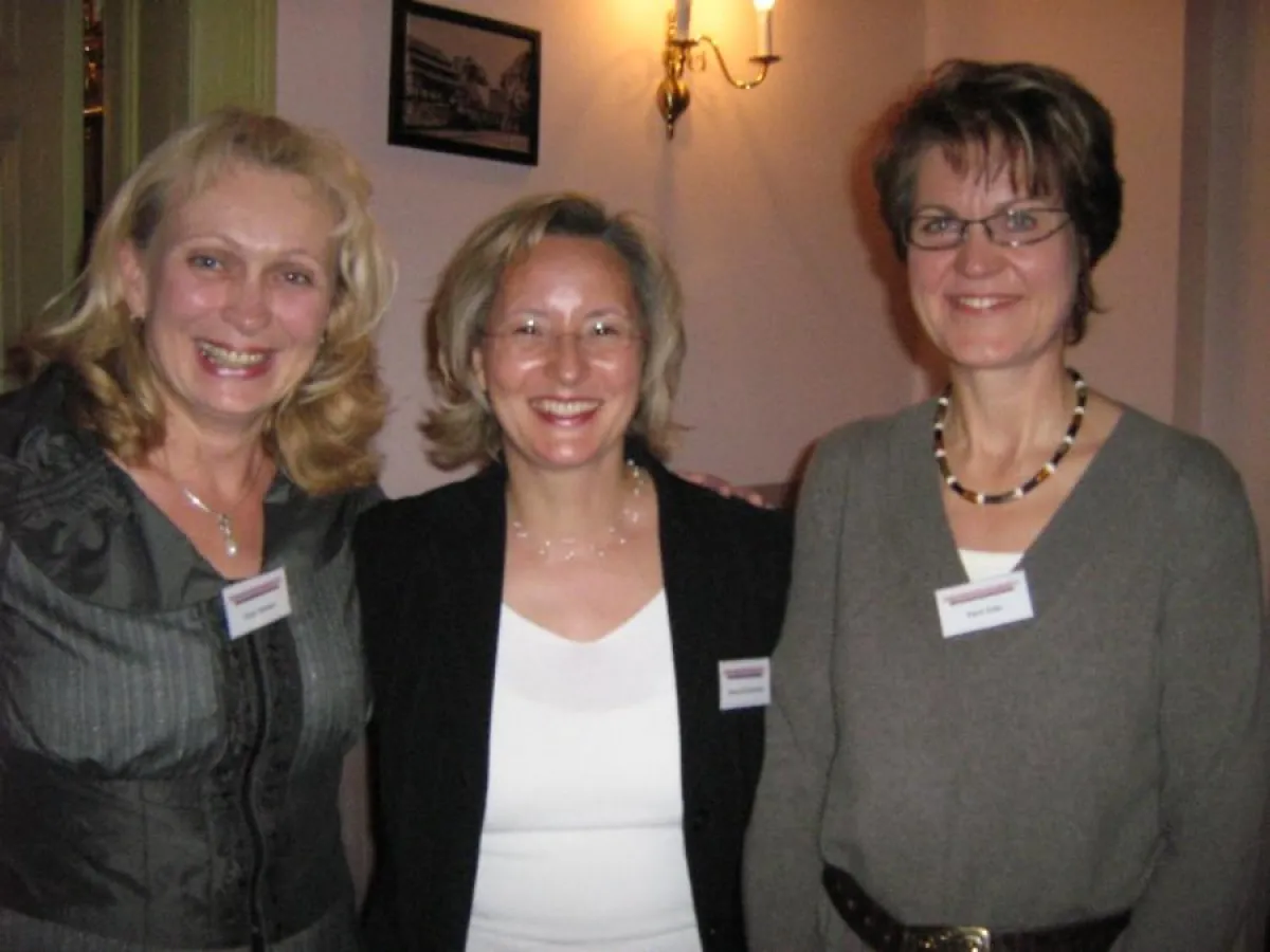 v.l ks. n. re.: die Berliner Projektinitiatorin Ilona Orthwein, Referentin Sylvia Gennermann und die Cottbuser Projektleiterin Karin Eder