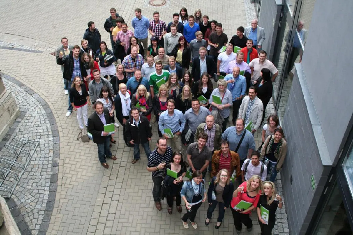 Über 80 Absolventen des Fachbereichs Verwaltungswissenschaften beim Absolventreffen 2012.