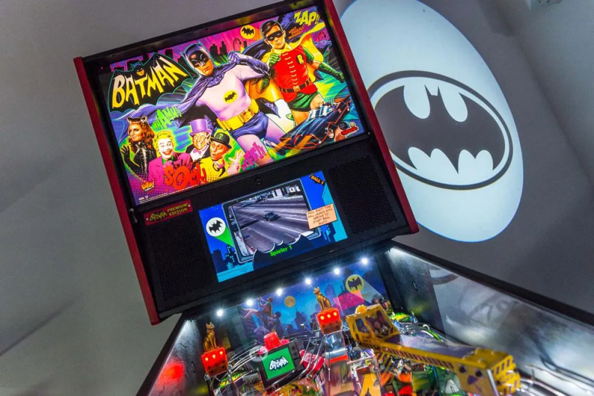 Batman 66 Premium Edition im Showroom von PINBALL UNIVERSE