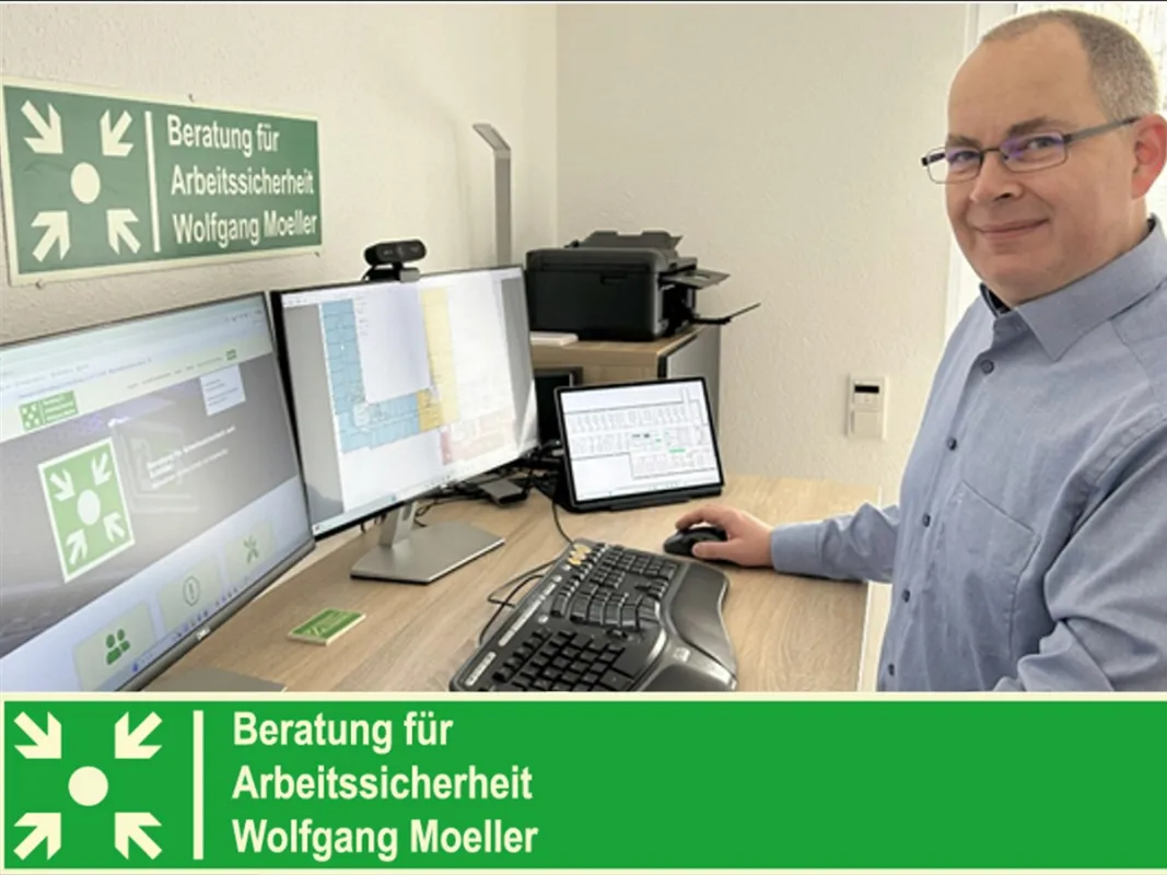 Wartungsplaner bei der Beratung für Arbeitssicherheit Wolfgang Moeller (© Hoppe Unternehmensberatung)