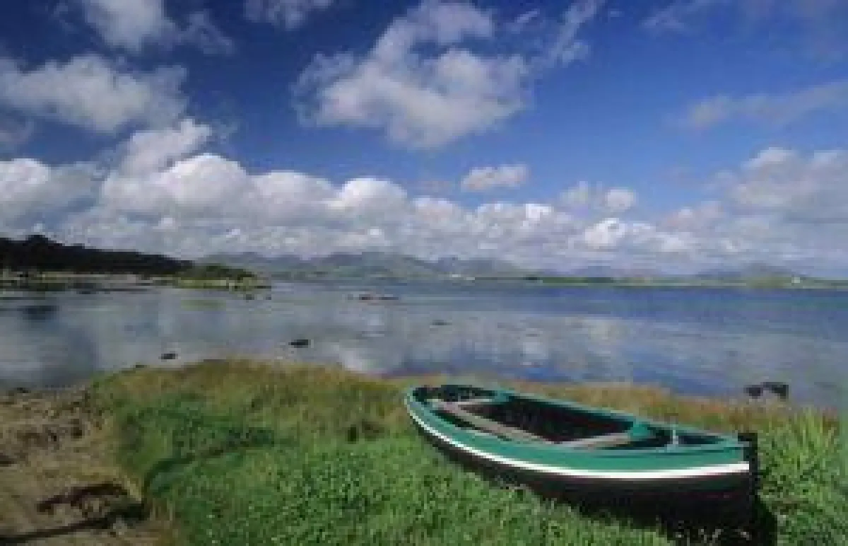 BU: See in Connemara, Foto: Wikinger Reisen. Abdruck honorarfrei, bitte nur mit Quellenangabe. Foto senden wir gern in hoher Auflösung zu. Bitte per Mail bei der Pressestelle anfordern.