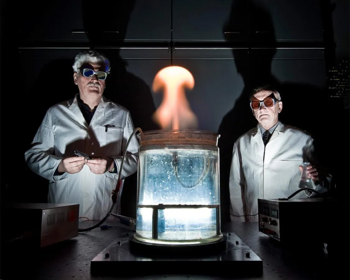 Zwei Forscher bei der Suche nach den Rätseln der Kugelblitze – Norbert Michalke, PUNKT-Sieger 2008