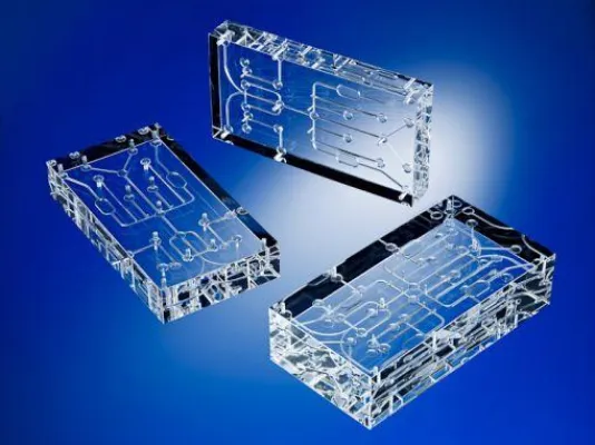 Bild: ACRYLGLAS / PLEXIGLAS ® - manifolds / multilayer