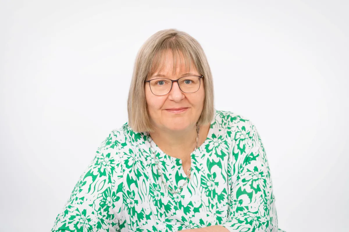 Ursula Martens, Content-Strategin und KI-Spezialistin für mehr Sichtbarkeit in Zeiten von KI (© Fotoprofile Katrin Bernhard)