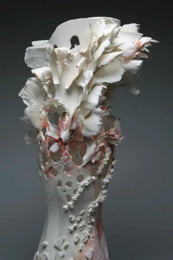 Auch die Objekte Porzellan-Designerin Claudia Biehne sind auf der 13. Zeughausmesse im Dezember 2010 zu bestaunen.