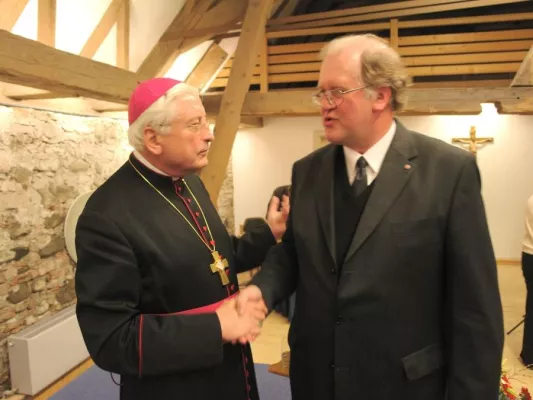 Bild: Bischof Dr. Walter Mixa kommt zum Don-Bosco-Fest