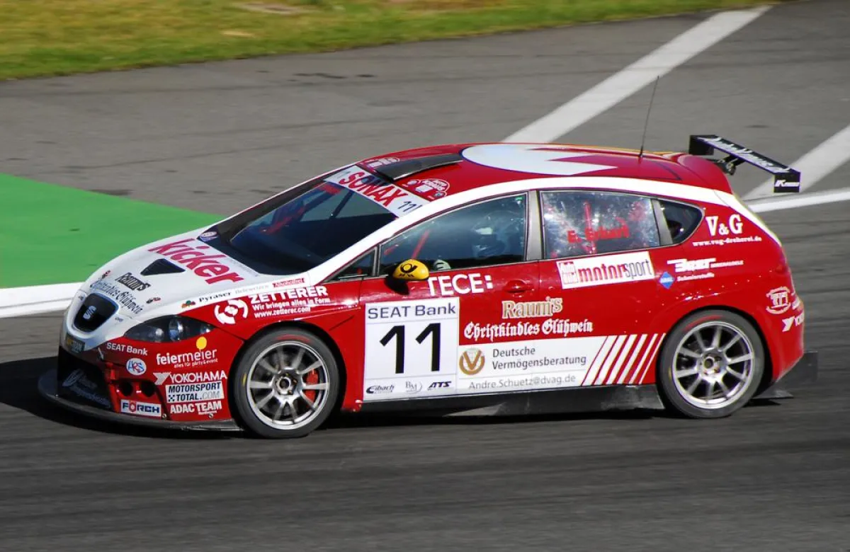 Viel Erfahrung gesammelt: Newcomer Elia Erhart erlebte ein ereignisreiches erstes Rennwochenende im Seat Leon Supercopa. (Foto: Horst Hager)