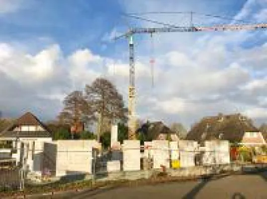 Bild: Sollen Immobilienkäufer auf sinkende Preise warten? / Immobilienpreise steigen / Bauzinsen weiterhin nie