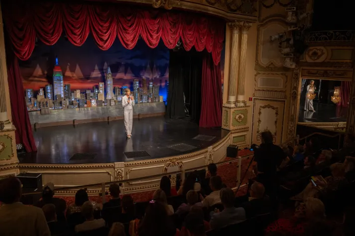 Bild: Ingrid Stadler inspiriert in New York mit kraftvoller Botschaft für mehr Selbstführung und innere Stärke