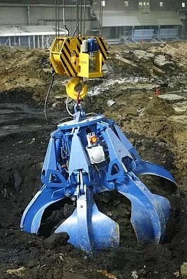 Bild: Zusammenarbeit zw. Kanton Jura & bci Betriebs-AG während Deponierückbau steht – erfolgreicher Aushubstart