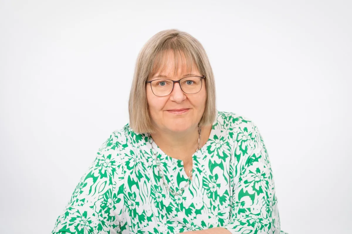 „Mit optimierten Online-Pressetexten begleite ich Sie in eine starke Sichtbarkeit.“ (© @Fotoprofile Katrin Bernhard)