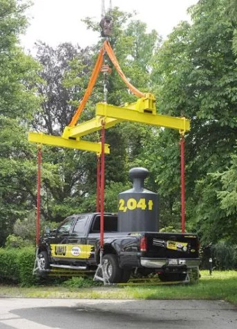 Bild: UHU - Mit neun Tropfen zum Klebeweltrekord