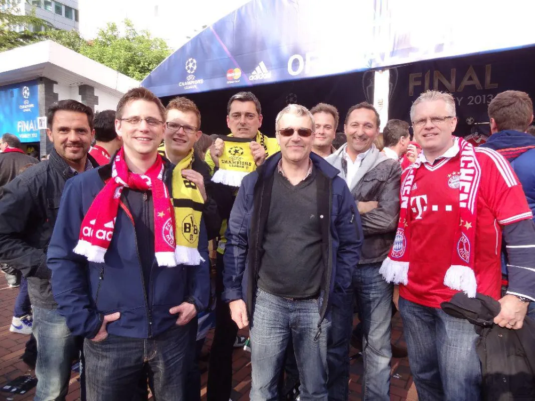 Die Gruppe vor dem Wembley Stadion