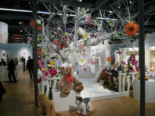 Bild: 80 Jahre alter Birnbaum: Knoblauch baut den „Magic Garden“ von Steiff