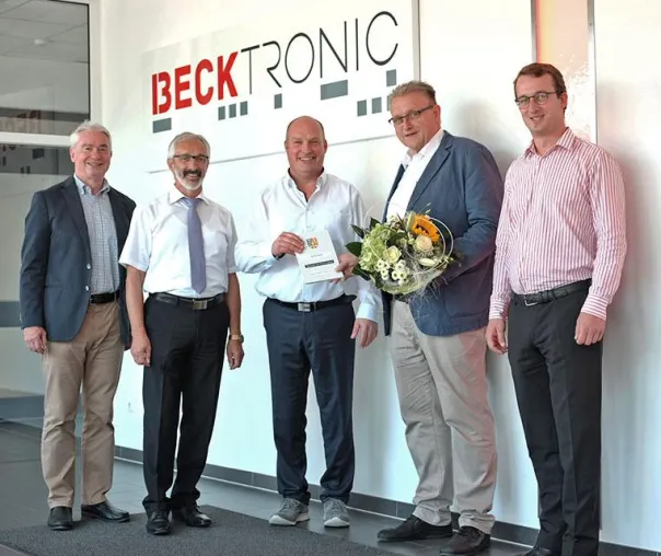 Die BECKTRONIC GmbH feiert einjähriges Bestehen am neuen Standort Weitefeld Bild: Die BECKTRONIC GmbH feiert einjähriges Bestehen am neuen Standort Weitefeld