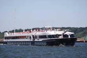 Kreuzfahrtschiff hautnah erleben auf dem Tegeler Brückenfest am 12. Juli Bild: Kreuzfahrtschiff hautnah erleben auf dem Tegeler Brückenfest am 12. Juli