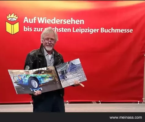 Bild: Friedhelm Meinaß stellt auf Leipziger Buchmesse Fotoband zum Jaguar Kunstprojekt vor