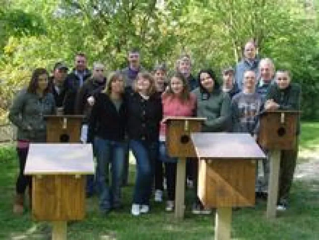 Bild: Tischlern für den Barfußpfad