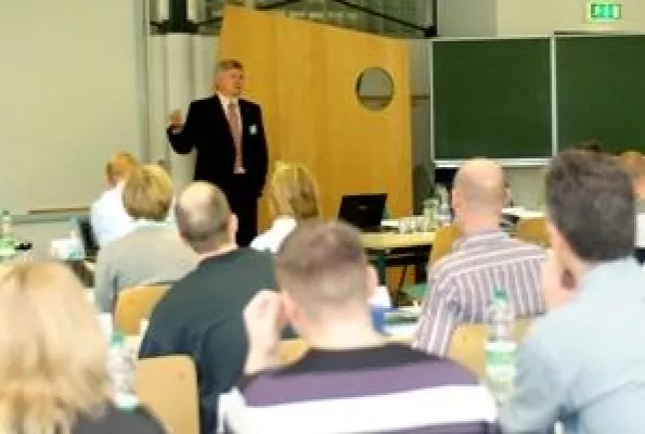Bild: Karriere im Sportmanagement? - Die Uni Jena öffnet Ihnen die Türe