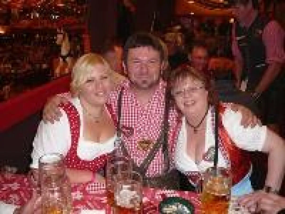 O´zopft und o`gbandelt auf der Wiesn mit Flirtpub.de