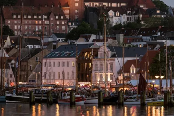 Bild: Eleganter Jahreswechsel an der Flensburger Förde: Silvester-Arrangement im Hotel Hafen Flensburg