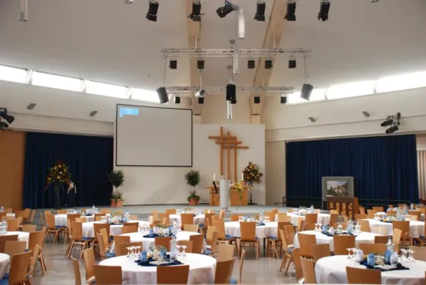 Bild: Evangeliumshalle Marburg – ein gesegnetes Haus