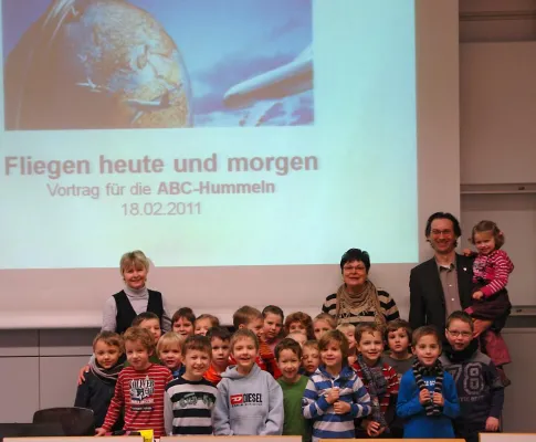 Bild: Tourismus-Professor der Hochschule Harz hob mit kleinen Zuhörern ab über die Wolken