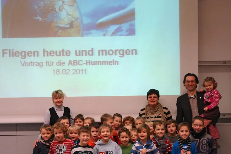 Tourismus-Professor der Hochschule Harz hob mit kleinen Zuhörern ab über die Wolken Bild: Tourismus-Professor der Hochschule Harz hob mit kleinen Zuhörern ab über die Wolken