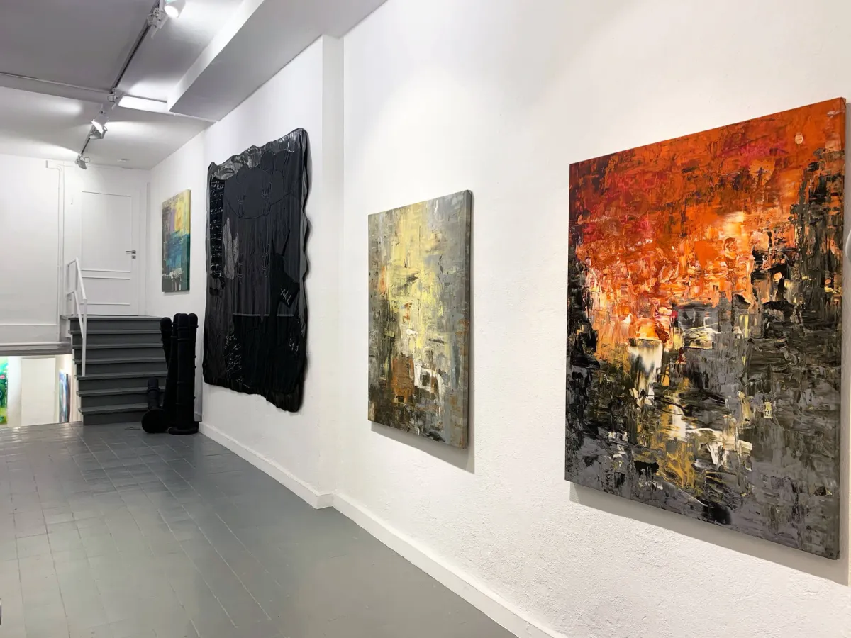 Installationsansicht, SPACES Ausstellung, Iven Orx & Aaron Vinn, Köln, 2025 (© Iven Orx & Aaron Vinn)