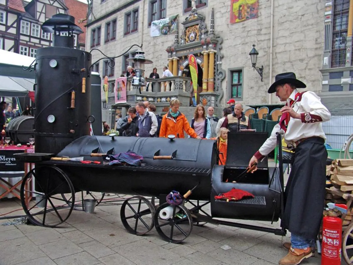Westernstimmung  auf der Deutschen Grillmeisterschaft 2006 in Hannoversch Münden mit dem Smoker in XXL-Format.