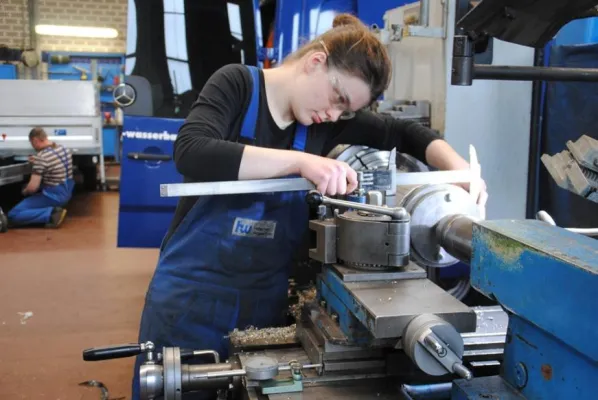 Bild: Vom Technikum in die Ausbildung - Hölscher Wasserbau kooperiert mit Hochschule Osnabrück