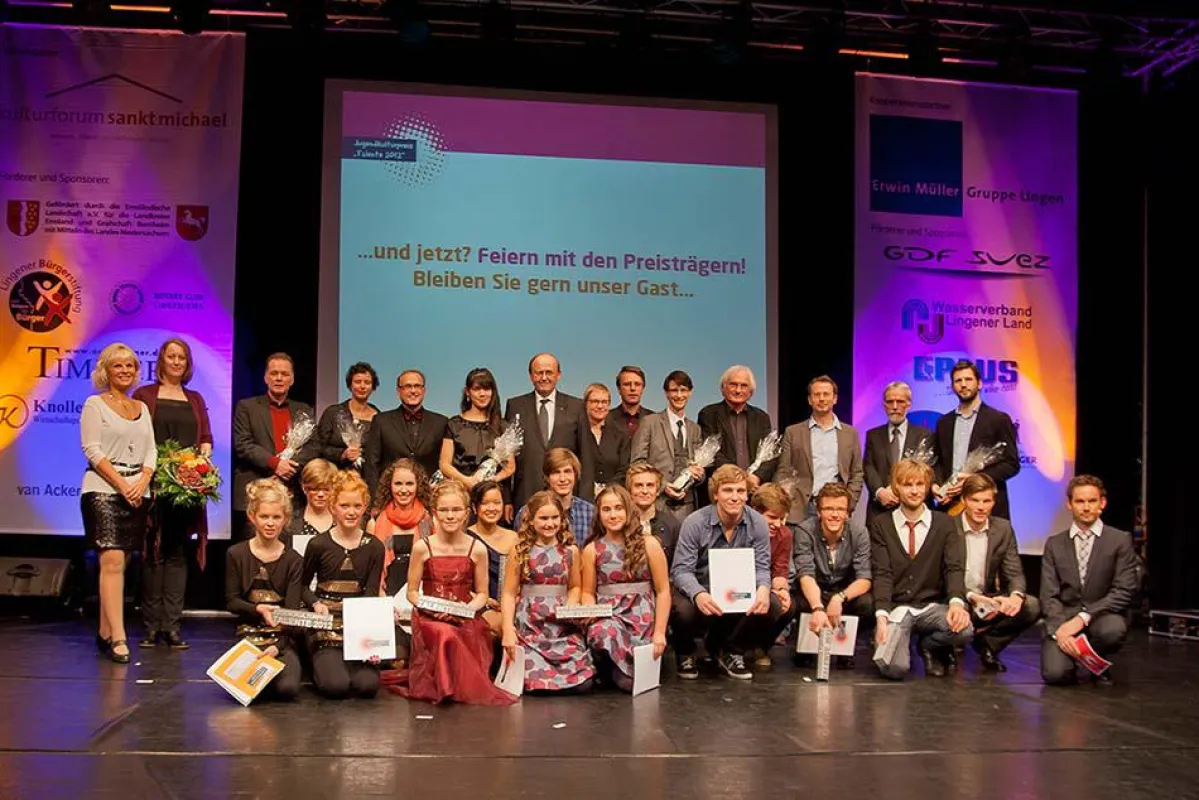 Gruppenfoto aller Preisträger aus dem Jahre 2012
