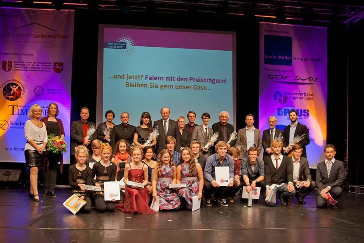 Gruppenfoto aller Preisträger aus dem Jahre 2012