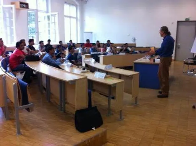 Bild: Spannender Vortrag über Photovoltaik vor indischen MBA-Studenten