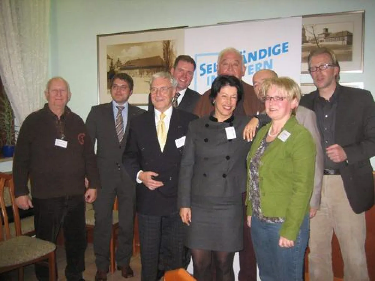 Die Neuwahlen beim BDS ergaben folgendes Ergebnis: 1. Vorsitzender Rolf D. Neuburger, 2. Vorsitzender Hermann Schnierle, 3. Vorsitzender Johannes Kopp, Schriftführer Christian Dumler, Kassenwart Heinz