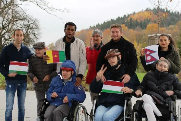 Die Welt trifft sich in Rosenharz Bild: Die Welt trifft sich in Rosenharz