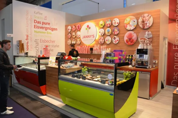 Janny´s Eis wächst und startet mit MONIN die 100-Prozent-‚free from‘-Allianz Bild: Janny´s Eis wächst und startet mit MONIN die 100-Prozent-‚free from‘-Allianz